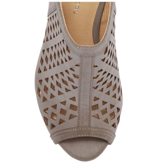 NEW Chinese Laundry Laser Cut Peep Toe Heel Sandal Size 9.5 - Picture 10 of 15